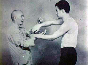 The_age_of_18_Bruce_Lee_and_Ye_Wen (1)